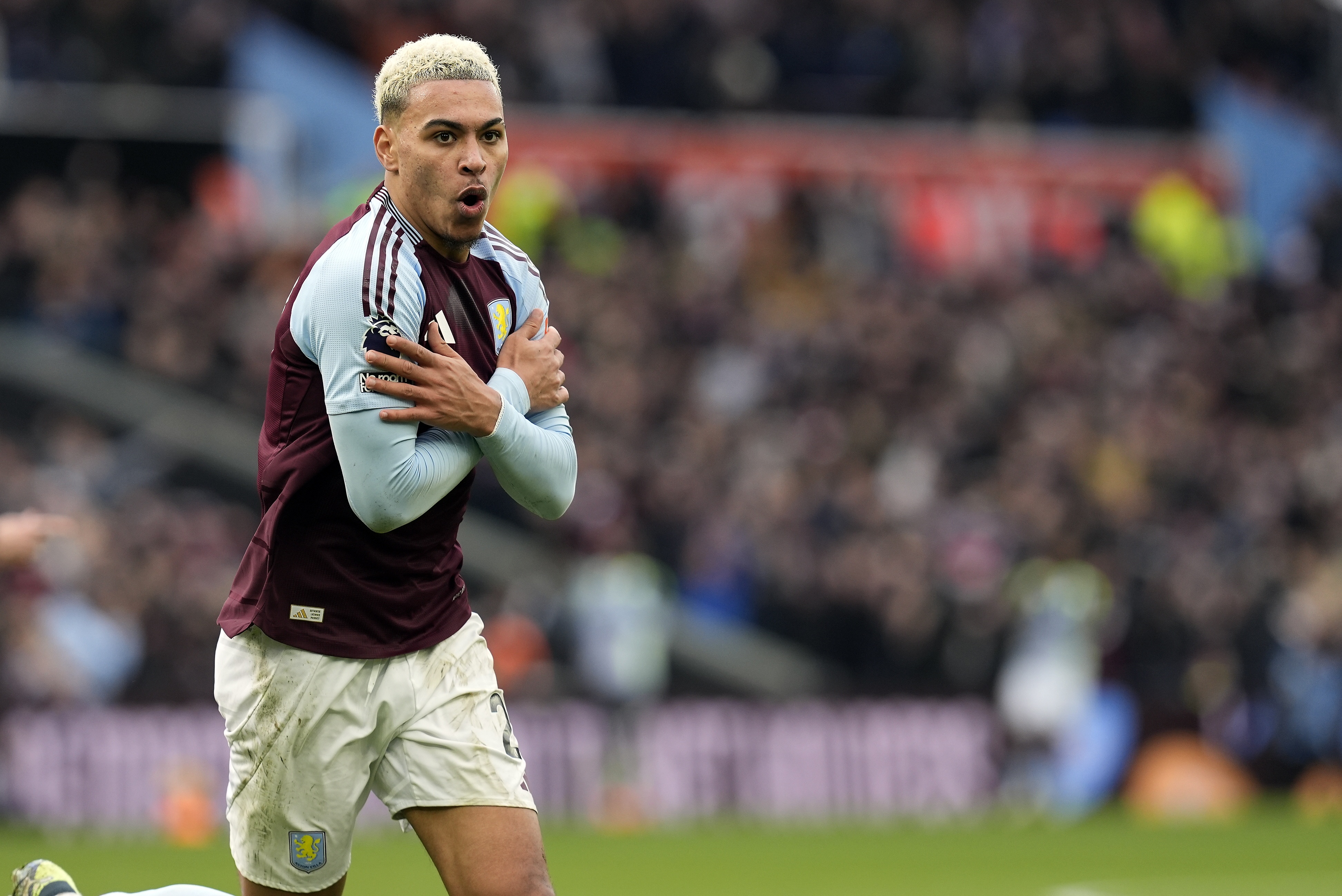 星空体育官网-要价8000万！太阳报：阿森纳想买罗杰斯，昨天塔帅亲自祝贺他得奖