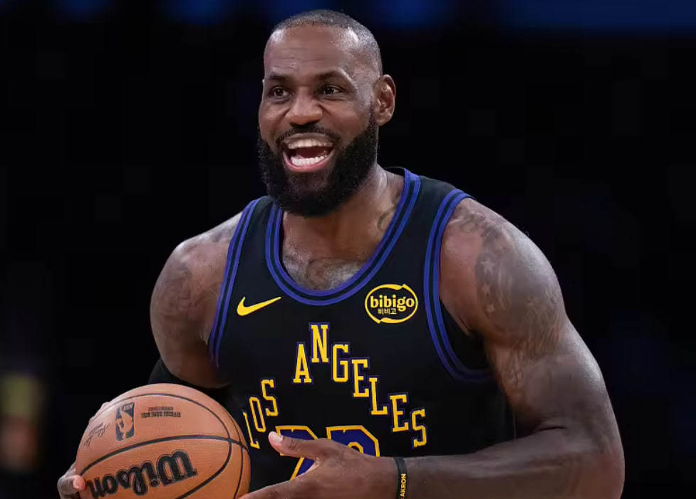 詹姆斯留在湖人概率大增！洛杉矶生活安逸，有高尔夫球场！